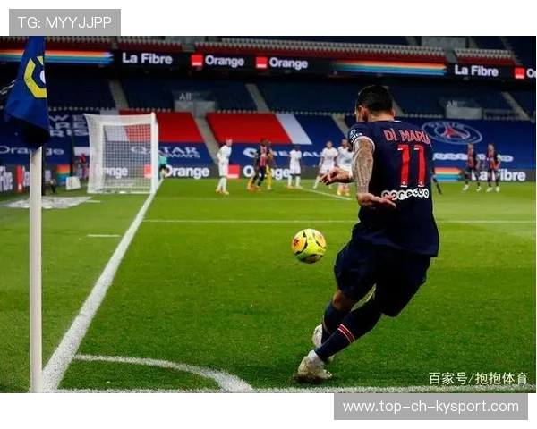巴黎角球前点配合细腻，内马尔近点补射成功